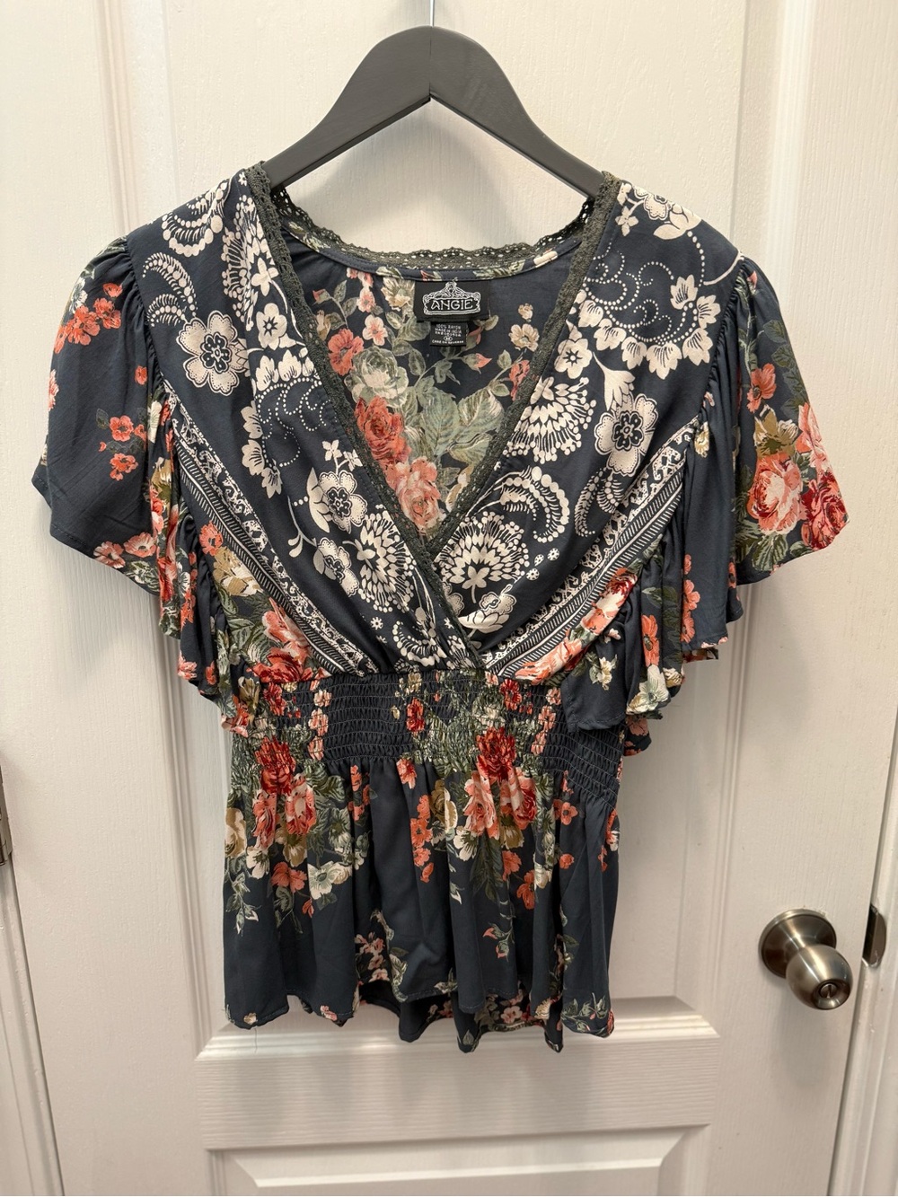 Angie Floral V-Neck Smocked Waist Blouse Medium Charcoal Rose Print NWOT